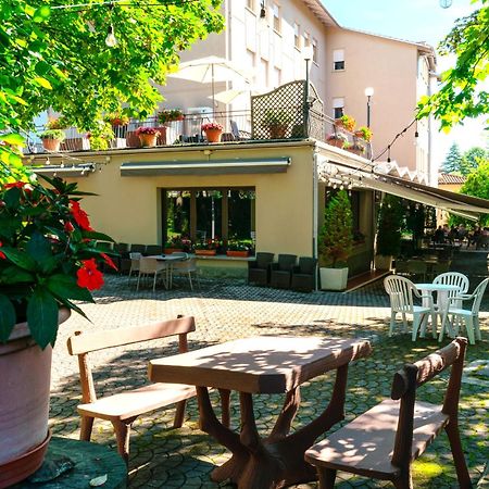 Hotel Falco D'Oro Tole Exterior photo