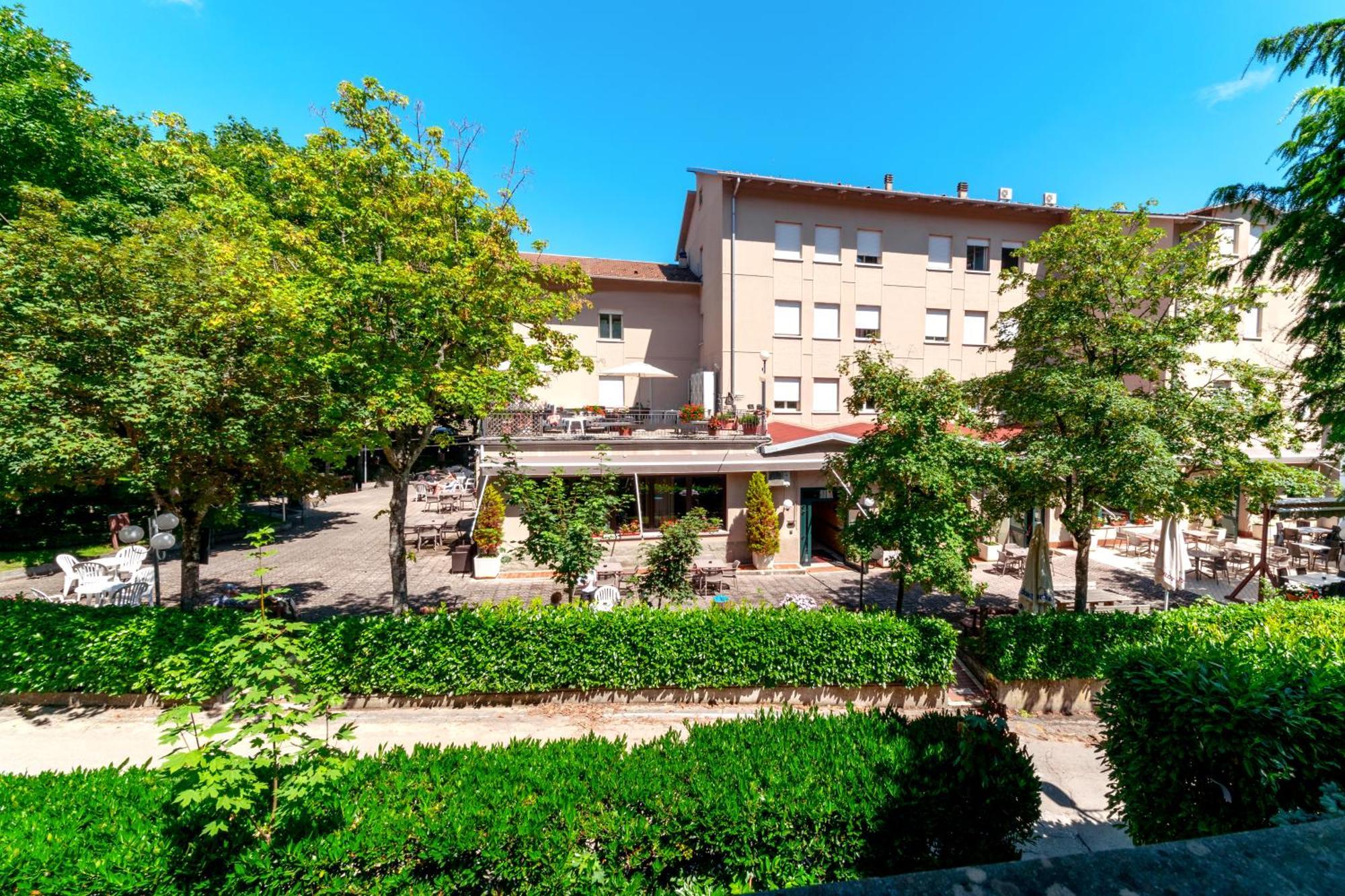 Hotel Falco D'Oro Tole Exterior photo